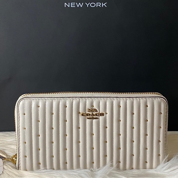 Coach Handbags - 💰SOLD - 76273 - Coach Zip Wallet with Quilting